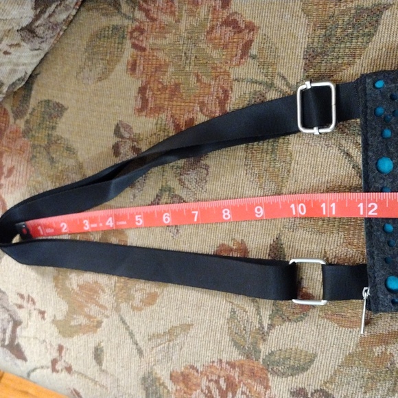 EUC Felt Two Pocket Adjustable Shoulder Crossbody Bag - Picture 10 of 10
